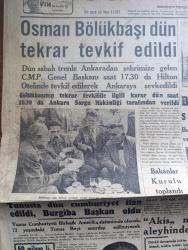 Cumhuriyet Gazetesi - 26 Temmuz 1957 - Osman Bölükbaşı Dün Tekrar Tevkif Edildi -  Osman Bölükbaşı dün Hilton oteli'nde Tevfik kararını okurken fotoğraf - İngiltere Dışişleri Bakanı Selwyn Lloyd Londra Büyükelçisi Muharrem Nuri Birgi İle Görüştü - Tunus'ta Dün Cumhuriyet İlan Edildi Burgiba Başkan Oldu - Akis Dergisi Mesulleri Aleyhindeki Dava- Bursa Üzerine Düşen Askeri Uçak 18 Ev Ve Dükkanı Yıktı 15 Ölü 19 Yaralı Var fotoğraf - Kasım Gülek Dün Denizli'de Demokrat Parti'ye Şiddetle Hücum Etti - Gazeteciler Cemiyeti Başarı Mükafatı Röportaj Birinciliğini Ömer Sami Coşar Kazandı - Atatürk'le Nasır Kıyaslanırken - Yanlış Zifaf Yazan Kemal Bilbaşar Yazı Dizisi - 2. Dünya Savaşı'nın Son Artıkları - 81 Bin evlenecek kız yazan Burhan Felek- Günümüzün Meşhurları Frank Sinatra Kimdir - Büyük Casuslar Derleyen A. Cemalettin Saraçoğlu Yazı Dizisi - Denizgücü İle Elektrik Boks Karşılaşması - Avrupa Şampiyon Kulüpler Turnuvası - Emniyetli Fahir Ülgür Adaletle Anlaştı - Selma Hassan Rekor Kırdı