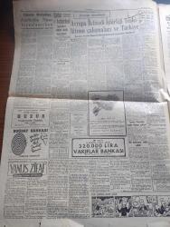 Cumhuriyet Gazetesi - 26 Temmuz 1957 - Osman Bölükbaşı Dün Tekrar Tevkif Edildi -  Osman Bölükbaşı dün Hilton oteli'nde Tevfik kararını okurken fotoğraf - İngiltere Dışişleri Bakanı Selwyn Lloyd Londra Büyükelçisi Muharrem Nuri Birgi İle Görüştü - Tunus'ta Dün Cumhuriyet İlan Edildi Burgiba Başkan Oldu - Akis Dergisi Mesulleri Aleyhindeki Dava- Bursa Üzerine Düşen Askeri Uçak 18 Ev Ve Dükkanı Yıktı 15 Ölü 19 Yaralı Var fotoğraf - Kasım Gülek Dün Denizli'de Demokrat Parti'ye Şiddetle Hücum Etti - Gazeteciler Cemiyeti Başarı Mükafatı Röportaj Birinciliğini Ömer Sami Coşar Kazandı - Atatürk'le Nasır Kıyaslanırken - Yanlış Zifaf Yazan Kemal Bilbaşar Yazı Dizisi - 2. Dünya Savaşı'nın Son Artıkları - 81 Bin evlenecek kız yazan Burhan Felek- Günümüzün Meşhurları Frank Sinatra Kimdir - Büyük Casuslar Derleyen A. Cemalettin Saraçoğlu Yazı Dizisi - Denizgücü İle Elektrik Boks Karşılaşması - Avrupa Şampiyon Kulüpler Turnuvası - Emniyetli Fahir Ülgür Adaletle Anlaştı - Selma Hassan Rekor Kırdı