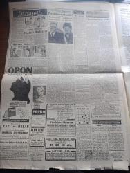 Cumhuriyet Gazetesi - 26 Temmuz 1957 - Osman Bölükbaşı Dün Tekrar Tevkif Edildi -  Osman Bölükbaşı dün Hilton oteli'nde Tevfik kararını okurken fotoğraf - İngiltere Dışişleri Bakanı Selwyn Lloyd Londra Büyükelçisi Muharrem Nuri Birgi İle Görüştü - Tunus'ta Dün Cumhuriyet İlan Edildi Burgiba Başkan Oldu - Akis Dergisi Mesulleri Aleyhindeki Dava- Bursa Üzerine Düşen Askeri Uçak 18 Ev Ve Dükkanı Yıktı 15 Ölü 19 Yaralı Var fotoğraf - Kasım Gülek Dün Denizli'de Demokrat Parti'ye Şiddetle Hücum Etti - Gazeteciler Cemiyeti Başarı Mükafatı Röportaj Birinciliğini Ömer Sami Coşar Kazandı - Atatürk'le Nasır Kıyaslanırken - Yanlış Zifaf Yazan Kemal Bilbaşar Yazı Dizisi - 2. Dünya Savaşı'nın Son Artıkları - 81 Bin evlenecek kız yazan Burhan Felek- Günümüzün Meşhurları Frank Sinatra Kimdir - Büyük Casuslar Derleyen A. Cemalettin Saraçoğlu Yazı Dizisi - Denizgücü İle Elektrik Boks Karşılaşması - Avrupa Şampiyon Kulüpler Turnuvası - Emniyetli Fahir Ülgür Adaletle Anlaştı - Selma Hassan Rekor Kırdı