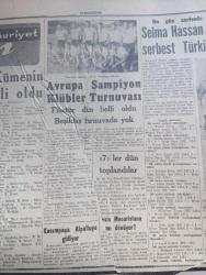 Cumhuriyet Gazetesi - 26 Temmuz 1957 - Osman Bölükbaşı Dün Tekrar Tevkif Edildi -  Osman Bölükbaşı dün Hilton oteli'nde Tevfik kararını okurken fotoğraf - İngiltere Dışişleri Bakanı Selwyn Lloyd Londra Büyükelçisi Muharrem Nuri Birgi İle Görüştü - Tunus'ta Dün Cumhuriyet İlan Edildi Burgiba Başkan Oldu - Akis Dergisi Mesulleri Aleyhindeki Dava- Bursa Üzerine Düşen Askeri Uçak 18 Ev Ve Dükkanı Yıktı 15 Ölü 19 Yaralı Var fotoğraf - Kasım Gülek Dün Denizli'de Demokrat Parti'ye Şiddetle Hücum Etti - Gazeteciler Cemiyeti Başarı Mükafatı Röportaj Birinciliğini Ömer Sami Coşar Kazandı - Atatürk'le Nasır Kıyaslanırken - Yanlış Zifaf Yazan Kemal Bilbaşar Yazı Dizisi - 2. Dünya Savaşı'nın Son Artıkları - 81 Bin evlenecek kız yazan Burhan Felek- Günümüzün Meşhurları Frank Sinatra Kimdir - Büyük Casuslar Derleyen A. Cemalettin Saraçoğlu Yazı Dizisi - Denizgücü İle Elektrik Boks Karşılaşması - Avrupa Şampiyon Kulüpler Turnuvası - Emniyetli Fahir Ülgür Adaletle Anlaştı - Selma Hassan Rekor Kırdı
