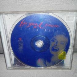 Cd Sezen Aksu Düğün ve Cenaze. Orijinal. 1997 Raks sarı bandrollü dönem baskı albüm. Ön kartoneti yok. dinlemeyi etkilemeyen çizikler var. sorunsuz çalışıyor.