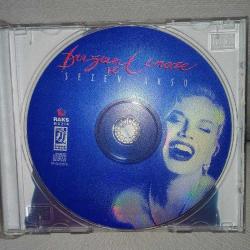 Cd Sezen Aksu Düğün ve Cenaze. Orijinal. 1997 Raks sarı bandrollü dönem baskı albüm. Ön kartoneti yok. dinlemeyi etkilemeyen çizikler var. sorunsuz çalışıyor.