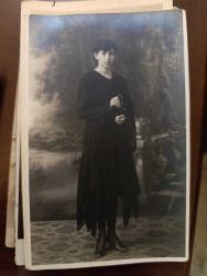 KRT146----1932 STÜDYO GENÇ HANIM FOTOĞRAFI--ARKASI YAZILI