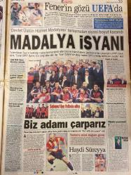 HÜRRİYET GAZETESİ DOĞUM GÜNÜ HEDİYESİ - 6 EYLÜL 2002 -TAM TAKIM 38 SAYFADIR -Recep Tayyip Erdoğan-Emine Erdoğan-Hülya Avşar-Demet Akbağ-Bülent Ecevit-Süleyman Demirel-Oktay Ekşi-Ertuğrul Özkök-Verheugen-Gürsel Aytaç-Adam Davis-Sanderson-Keith Tomayko-Ricky-Charlize Theron-Mirsad Türkcan-Hidayet Türkoğlu-Hüseyin Beşok-Ahmet Kabahasanov-Ahmet Kalkan-Ahmet Kurtuluş-Ahmet Kayaoglu-Hüseyin Özbey-Hüseyin Beşok-Hüseyin Kabataş-Selami Özdemir-Şeref Has-Can Çobanoğlu-Hasan Şaş-Sabancı-Terim-Süreyya Ayhan-Burhan Uslu-İlhan Mansız-Nakata-Sunny Side-Up-Lucescu-Mirza Mansiz-Sumiy Sede-Ümit Davala-Miroslav Stevic-Kalou  Çöküşün 5 nedeni-Steril çadırda yaşıyordu artık özgür-Gen tedavisinin mucize çocuğu-Hülya: En çirkini oydu-Purodan ağzı yandı sigarayı bıraktı-Demet Akbağ Kanal D’de-Emine Hanım taahhüdü-Yaz okulunun tuhaf hocaları-Hoca’dan Tayyip’e oy verme mektubu-HADEP yedi DEHAP’a kaçtı-Suikastten kurtuldu-Açıklamalı yazı-YÖK’ten Türkçe harç-Yüzde 62 dışarda-1.5 metrelik yaratık-Babamızı biz öldü