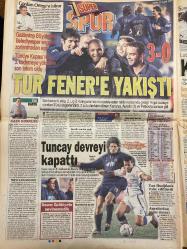 HÜRRİYET GAZETESİ DOĞUM GÜNÜ HEDİYESİ - 19 ARALIK 2003 -TAM TAKIM 48 SAYFADIR -Deniz Seki-Deniz Seki’nin dedesi de cinayetten yatmış-Doktor babanın en zor görevi-Ameliyathane baskını bardağı taşırdı-Michael Jackson-Michael Jackson Müslüman oldu-ABD: İran’a vize koyun-Ladin-Ladin’den emir alan imam elde-Denizbank’a iade yolu-O jüride olsaydım-Ayrılma kavgası gizli müzeyi ortaya çıkardı-Kar İstanbul’u pas geçip gitti-Panik yapmadı-Ahmet Dursun-Ahmet beş kuruş alamaz-Kartal’da direniş-İbrahim Üzülmez-İbrahim Üzülmez bugün imzalıyor-Okan-Okan kara listede-Trabzonspor-Trabzonspor küskünler barajı-Tümer-Utan Türkiye-Can Bartu-Gönlüm Ortega’yı istiyor-Tuncay-Tuncay devreyi kapattı-Daum-Daum: Galibiyete sevinemedik-Van Hooijdonk-Van Hooijdonk riske edilmedi-Aurelio-Aurelio’dan eşine mesaj-Karikatür-Emre OKTAY-Sadık Kemal YAŞAR-Mahmut Karatoprak-Nural Dağdemir-İvan Loubenikov-Süleyman Saim Tekcan-Mehmet Pesen-Ata Demirer-İsmail Nasıl Büyüdü-İsmail-Efendi Enis Fosforoğlu-İnisanmorelu Yüzbaşı-Met