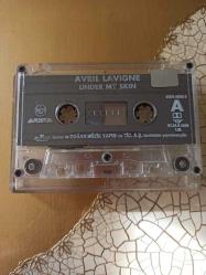 AVRIL LAVIGNE * UNDER MY SKIN / KASET
