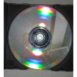 CD Kerim Tekin haykırsam dünyaya albümü. Orijinal. Sarı bandrollü Raks 1997 dönem baskı. Dinlemeyi etkilemeyen çizikler var. Sorunsuz çalışıyor.