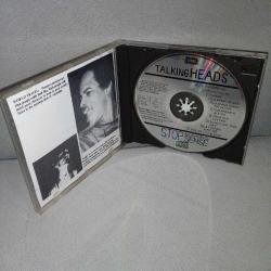 Cd Talking heads stop making sense. orijinal 1984 Hollanda baskı. dinlemeyi etkilemeyen çizikleri var. kitapçığın ön sayfası zımba telinden ayrılmış ve son sayfası eksik.