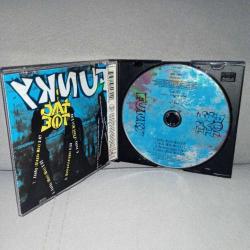 Cd Tic tac toe Funky single album. Orijinal. Made in EC. Çalışmasına engel olmayan çizikler var. Sorunsuz çalışıyor.