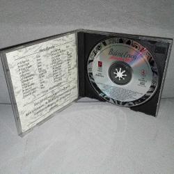 Cd Bülent Ersoy alaturka 1995. Orijinal. Raks 1995 dönem baskı albüm. Dinlemeyi etkilemeyen çizikler var. Sorunsuz çalışıyor.