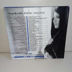 Cd + Vcd Zara boyut albümü. Orijinal. 2 disk. Çalışmasına engel olmayan çizikler ve kitapçığında kopuk sayfa var. eksiği yok. Cd ler sorunsuz çalışıyor.