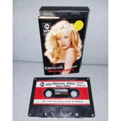 Kaset Kamuran Akkor boşver üzülme albümü. Orijinal, Elenor dönem Kağıt Baskı. ilk baskı. Tertemiz. Koleksiyonluk