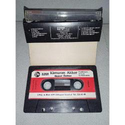 Kaset Kamuran Akkor boşver üzülme albümü. Orijinal, Elenor dönem Kağıt Baskı. ilk baskı. Tertemiz. Koleksiyonluk