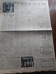 Cumhuriyet Gazetesi - 24 Nisan 1958 - Kıbrıs'ta 23 nisan'ı 40.000 Türk tezahüratla kutladı fotoğraf - ithalat müsaadeleri muayyen maddelere inhisar ettirilmeyecek - 23 Nisan Bayramı Dün yurtta törenle kutlandı - taksim'deki tören'de yavrukurtlar geçerlerken fotoğraf - İstanbul Demokrat Parti il başkanı kim olacak - Türk Japon iktisadi görüşmeleri başladı - yeni bir af kanunu teklifi hazırlanıyor - Tophane Kemeraltı ve Karaköy domuz sokağının yıkılmasına gece gündüz devam edilmektedir fotoğraf - kadın sanatçımız Lerzan Bengisu Amerika'ya gidiyor fotoğraf -  Üçüncü Alev yazan Nihal Karamağaralı Yazı Dizisi - yarınki pasif korunma denemesi - personel Kanunu ve bir hesap yazan Burhan Felek - İran'da iki komünist kurşuna dizildi - namus bedeli filmi elhamra sinemasında - seçmen listeleri Dün asıldı - İstanbul'da 24 saat sinema tiyatro programı - tenis milli takımımız bugün ilan ediliyor - beykozlu kalecin Necmi Beşiktaşla anlaştı fotoğraf -  Galatasaray Lisesi voleybol Türkiye şampiyonu