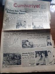 Cumhuriyet Gazetesi - 26 Nisan 1958 - kiralara dair Ticaret bakanı Abdullah Aker'in demeci fotoğraf - Kıbrıs valisi Foot 23 Nisan vesilesiyle Nihayet Türkleri hatırlayabildi - otomobil ithaline dair koordinasyon kararı - Belgrad tarafsız kalacak - barolar başkanı Orhan Arsak ani olarak istifa etti - Adnan Menderes tokyo'dan Güney Kore'ye gitti - altın Dün 151 liraya çıktı - karaköy'deki domuz Sokağı tarihe karıştı fotoğraf - Ankara'da dün 3 basın davasına bakıldı - Üçüncü Alev yazan Nihal Karamağaralı Yazı Dizisi - tablolar önündeyken yazan Ahmet Hamdi Tanpınar - Kızılay'ın genel Kongresi - yavru yeniçeriler yazan Burhan Felek - 43 milyon türkistanlı'ya yardım edilmesi isteniyor - Haldun Taner'in Konferansı - İstanbul'da 24 saat sinema tiyatro programı - Türkiye Şili Milli tenis maçı bugün başlıyor - kardeş takımın ilk maçı bugün Kıbrıs karması Galatasaray - Sadri Usuoğlu Beşiktaş'tan çıkarılıyor mu - federasyon kupası'nda Fenerbahçe Galatasaray 7 Haziran'da oynuyor - Sana yağ
