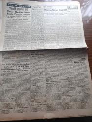 Cumhuriyet Gazetesi - 8 İkincikanun (Ocak) 1940 - prensip Muharebesi yazan Yunus Nadi Başmakale - zelzele felaketi dahiliye ve Sıhhiye vekilleri Sivas'a hareket ettiler - Erzincan'ın bugünkü hazin manzaralarından fotoğraf - Bursa ovasındaki sel - M. Kemalpaşada suların hücuma uğrayan mahallelerden biri fotoğraf - Beşiktaş 4 Vefa O - Galatasaray 2 Fenerbahçe 0 fotoğraf -  Finler Sovyet arazisinde 40 kilometre ilerlediler fotoğraf - Almanya büyük bir deniz harbi mi hazırlıyor - Dolmabahçe stadı nafia vekaleti son projeyi tasdik etti - Venedik mülakatı bitti - Japon kabinesi yakında istifaya mecbur olacak mı - İç güveysi nakleden Kemal Ragıp Yazı Dizisi - Münir Nurettin Selçuk Yarın akşam Saray sinemasında - Verdi ve aşkları filmi Sümer sinemasında - bugünkü radyo programı - milli komitelerin faaliyetleri - zelzele felaketzedeleri için Galatasaray Fenerbahçe Muhteliti oynayacak - Beşiktaş kulübü'nün sokak koşusu - Moda Kadın köşesi - Türkiye İş Bankası - çapa marka - günün bulmacası -