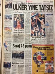 HÜRRİYET GAZETESİ DOĞUM GÜNÜ HEDİYESİ - 18 ARALIK 1997 -TAM TAKIM 46 SAYFADIR -Bill Clinton-Saddam Hüseyin-Abdullah Öcalan-D’Alema-Oktay Ekşi-Ertuğrul Özkök-Ortaç-Rüştü-Löw-Harun-Toshack-Fatih Terim-Yener Süsoy-Serdar Ortaç-Mumcu-Çölaşan-Bekir Coşkun-Vedat Yelkenci-Ağar  Devirene kadar-Çabuk o adama bir yer bulun-Telefon dinleme skandalı-Saddam alçaklar karşımıza çıkın-Sürpriz Çöl Tilkisi Bill’i kurtaramadı-Ülker yine tatsız-Fener Çizme’de tutunamadı-Baraj 75 puan-Rüştü idmana çıkmadı-Fatura yıldızlara-Golcülerin zafer keyfi-Cezalar kapıda-Ertuğrul özür dileriz-Hesabını soracağız-Cezaevinde 66 gün-Tüyap’ta facia-44 yaşında kansere yenildi-Yasak aşka ölüm tehdidi  Güz Aral’ın karalama defteri-18 gece uyku uyumadım-Abdullah Öcalan-Kamran İnan-Kenan Demir-Ramazan Yavuz  İtalya Apo villada-Sığınma için resmen başvurdular-Ankara’dan jet itiraz-Apo’yu kimse kucağında tutamaz-Bild en tehlikeli terörist serbest-60’lık korucudan PKK’ya gözdağı-Apo İsveç Başbakanı’na teşekkür mektubu yazdı