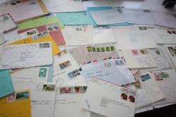 19 KARTPOSTAL  ESKİ ÜZERİNDE PULLARI OLAN    44  ADET ZARF postadan geçmiş zarf  hepside gönderilecektir (((YENİ KOLİ 3 ) P8