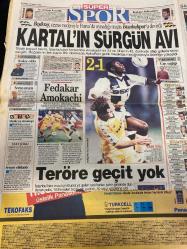HÜRRİYET GAZETESİ DOĞUM GÜNÜ HEDİYESİ - 27 EYLÜL 1998 -TAM TAKIM 44 SAYFADIR -Ayten-Sevda-Perran-Faruk-Güner-Oktay Ekşi-Murat Bardakçı-Eyüp Aşık-Karadeniz-Çakıcı-Yavuz Atac-Dimas-Högh-Löw-Kubilay-Rüştü-Aziz Yıldırım-Vedat Okyar-Sadi Kemal Yaşar-Adnan Sungur-Toshack-Süleyman Sarıalioğlu-Korkut Göze-Toyfan Ayber-Suna Sarıalioğlu-Sergen-Tevfik Ketencioğlu-Murat Karayalçın-Seçkin Türesay  Bu çağda bu kafa-Bakandan bakana otoda taciz-Perran’ke siyasi yasak geliyor-Amerikan vandalizmi-Fener’in bir başkanı hanedan mensubuydu-Aşık’ın arkadaşı şok açıklamalar yaptı-İstifam söz konusu değil-Dimas imzaya kaldı-Fatura Högh’e kesildi-Trabzon’da bahar-Kartal’ın sürgün avı-Fedakar Amokachi-Teröre geçit yok-İhanet gibi kapris-Sola İtalyan usulü ittifak-Tanıtım işkencesi-Boğaziçi Ekspresi raydan çıktı  Sinema filmleri: Saving Private Ryan-Er Ryan’ı Kurtarmak-Character-Karakter-Vücut Dili-In & Out-Mafya-City of Angels  Karikatür: Güz Aral Karalama Defteri
