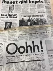 HÜRRİYET GAZETESİ DOĞUM GÜNÜ HEDİYESİ - 27 EYLÜL 1998 -TAM TAKIM 44 SAYFADIR -Ayten-Sevda-Perran-Faruk-Güner-Oktay Ekşi-Murat Bardakçı-Eyüp Aşık-Karadeniz-Çakıcı-Yavuz Atac-Dimas-Högh-Löw-Kubilay-Rüştü-Aziz Yıldırım-Vedat Okyar-Sadi Kemal Yaşar-Adnan Sungur-Toshack-Süleyman Sarıalioğlu-Korkut Göze-Toyfan Ayber-Suna Sarıalioğlu-Sergen-Tevfik Ketencioğlu-Murat Karayalçın-Seçkin Türesay  Bu çağda bu kafa-Bakandan bakana otoda taciz-Perran’ke siyasi yasak geliyor-Amerikan vandalizmi-Fener’in bir başkanı hanedan mensubuydu-Aşık’ın arkadaşı şok açıklamalar yaptı-İstifam söz konusu değil-Dimas imzaya kaldı-Fatura Högh’e kesildi-Trabzon’da bahar-Kartal’ın sürgün avı-Fedakar Amokachi-Teröre geçit yok-İhanet gibi kapris-Sola İtalyan usulü ittifak-Tanıtım işkencesi-Boğaziçi Ekspresi raydan çıktı  Sinema filmleri: Saving Private Ryan-Er Ryan’ı Kurtarmak-Character-Karakter-Vücut Dili-In & Out-Mafya-City of Angels  Karikatür: Güz Aral Karalama Defteri