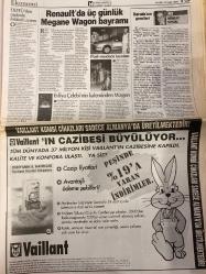 HÜRRİYET GAZETESİ DOĞUM GÜNÜ HEDİYESİ - 27 EYLÜL 1998 -TAM TAKIM 44 SAYFADIR -Ayten-Sevda-Perran-Faruk-Güner-Oktay Ekşi-Murat Bardakçı-Eyüp Aşık-Karadeniz-Çakıcı-Yavuz Atac-Dimas-Högh-Löw-Kubilay-Rüştü-Aziz Yıldırım-Vedat Okyar-Sadi Kemal Yaşar-Adnan Sungur-Toshack-Süleyman Sarıalioğlu-Korkut Göze-Toyfan Ayber-Suna Sarıalioğlu-Sergen-Tevfik Ketencioğlu-Murat Karayalçın-Seçkin Türesay  Bu çağda bu kafa-Bakandan bakana otoda taciz-Perran’ke siyasi yasak geliyor-Amerikan vandalizmi-Fener’in bir başkanı hanedan mensubuydu-Aşık’ın arkadaşı şok açıklamalar yaptı-İstifam söz konusu değil-Dimas imzaya kaldı-Fatura Högh’e kesildi-Trabzon’da bahar-Kartal’ın sürgün avı-Fedakar Amokachi-Teröre geçit yok-İhanet gibi kapris-Sola İtalyan usulü ittifak-Tanıtım işkencesi-Boğaziçi Ekspresi raydan çıktı  Sinema filmleri: Saving Private Ryan-Er Ryan’ı Kurtarmak-Character-Karakter-Vücut Dili-In & Out-Mafya-City of Angels  Karikatür: Güz Aral Karalama Defteri
