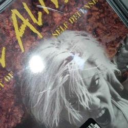 Cd home ALİVE the art of self defense. 1996 Amerikan baskı. orijinal. 2 disk. diskler çil tertemiz koleksiyonluk. ön kapaktaki 1-2 çatlak dışında hiçbir sorunu yok tertemiz. Yedek kap ilave edilecektir. NADİR. Nirvana, Pearl jam, Soundgarden,....