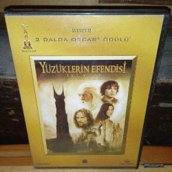 Dvd Yüzüklerin efendisi iki kule. Orijinal. Türkçe ve İngilizce dublaj. 2 disk. çalışmasına engel olmayan çizikler var. Sorunsuz çalışıyor.