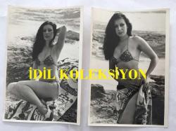 ORYANTAL-DANSÖZ PRENSES BANU'NUN ORİJİNAL 2'Lİ FOTOĞRAF SETİ - 18 x 12 cm EBADINDA - PRENSES BANU DENİZ KENARINDA BİKİNİLERİYLE POZ VERİRKEN ÇEKİLMİŞ 2 FARKLI KARE