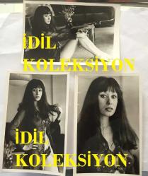 ORYANTAL-DANSÖZ PRENSES BANU'NUN ORİJİNAL 3'LÜ FOTOĞRAF SETİ - 18 x 12 cm EBADINDA - PRENSES BANU SİYAH DEKOLTE ELBİSESİYLE POZ VERİRKEN ÇEKİLMİŞ 3 FARKLI KARE (ÜNSAL BOZKURT KADRAJI İLE)