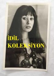 ORYANTAL-DANSÖZ PRENSES BANU'NUN ORİJİNAL 3'LÜ FOTOĞRAF SETİ - 18 x 12 cm EBADINDA - PRENSES BANU SİYAH DEKOLTE ELBİSESİYLE POZ VERİRKEN ÇEKİLMİŞ 3 FARKLI KARE (ÜNSAL BOZKURT KADRAJI İLE)