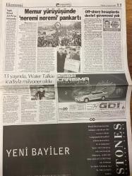 HÜRRİYET GAZETESİ DOĞUM GÜNÜ HEDİYESİ - 14 ŞUBAT 1999 -TAM TAKIM 48 SAYFADIR -Ahmet Kaya-Pınar Eliçe-Murat Bardakçı-Oktay Ekşi-Mesut Yılmaz-Bill Clinton-Banu Alkan-Sadi Somuncuoğlu-Murat-Serkan-Kadir Sabuncuoğlu-Mehmet Çetinkaya-John Toshack-Sami Sarıaloğlu-Korkut Göze-Vedat Okyar-Sadi Kemal Yaşar-Okan-Hagi-Bayram Aydın-Mehmet Ali Erbil-Doğan Uğurlu-Bill Clinton-Monica Lewinsky-Paula Jones-Andy Briller-Kenneth Starr-Nicholson Baker-George Lundberg-Linda Tripp-Newt Gingrich-Bob Livingston  Ayıp ettin gözüm-Fotoğrafın öyküsü-Tablodaki Sultan Fransa’da muhtaçlar koğuşunda öldü-Yılmaz Artık biliyorum-General Motors BMW’ye talip oldu-Bir densi…-Clinton’a cinayet suçlaması-Boğa’nın hızı kesildi-Erzurum hayat buldu-Körfez’de büyük hasar-Kartal fena çakıldı-Sinirler gerildi-Tribünde tatsızlık-Sergen Futbolla evliyim-Cimbom’da durmak yok-Oğun’un acı günü-CNR Spor Show ’99-Erbil’in Abant tatili-Uçkurgate’in bilançosu-Şimdi de cinayet suçlaması-YÖK türbana ceza yağdırdı