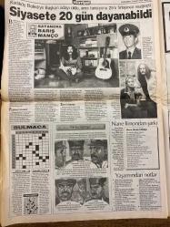 HÜRRİYET GAZETESİ DOĞUM GÜNÜ HEDİYESİ - 3 ŞUBAT 1999 -TAM TAKIM 38 SAYFADIR -Şenkal Atasagun-Abdullah Öcalan-Barış Manço-Ertuğrul Özkök-Emin Çölaşan-Sergen Yalçın-Moshoeu-Okan-Hagi-Toshack-Sami Sarıaloğlu-Vedat Okyar-Fevzi-Alpay-Del Solar-Erkan-Letchkov-Melike Demirağ-Nurhan Toköz-Yener Süsoy-Haldun Sevel-Helena Christensen-Meg Ryan  Hali perişan-Apo Mandela olamayacağını gördü-Barış Manço’ya hem halk hem devlet töreni-Bir soytarının sonu-19 Nisan sabahı-Apo’ya diplomatik abluka-Ortalık tozduman-Sergen Kadıköy’ü ayağa kaldırdı-Baliç ve Bolic Yarışta bizi sadece Galatasaray zorlar-Terim’le yeniden doğdum-Kartal tam yol-1 milyon mark uçtu-Siyasete 20 gün dayanabildi-Sayanora Barış Manço-Nane limondan şarkı-Yaşamından notlar-25 yılın sevilen şarkıları-Baştan çıkmaya hazır olun-İnternette aşk rekora gidiyor  Karikatür ismi: Güz Aral’ın karalama defteri-çizer: Güz Aral-Karikatür ismi: Ustura Kemal “Bin Yaşasın Gazi Paşa”-çizer: Haldun Sevel
