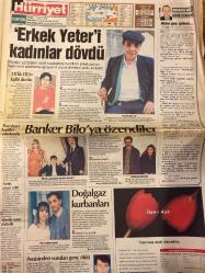 HÜRRİYET GAZETESİ DOĞUM GÜNÜ HEDİYESİ - 3 ŞUBAT 1999 -TAM TAKIM 38 SAYFADIR -Şenkal Atasagun-Abdullah Öcalan-Barış Manço-Ertuğrul Özkök-Emin Çölaşan-Sergen Yalçın-Moshoeu-Okan-Hagi-Toshack-Sami Sarıaloğlu-Vedat Okyar-Fevzi-Alpay-Del Solar-Erkan-Letchkov-Melike Demirağ-Nurhan Toköz-Yener Süsoy-Haldun Sevel-Helena Christensen-Meg Ryan  Hali perişan-Apo Mandela olamayacağını gördü-Barış Manço’ya hem halk hem devlet töreni-Bir soytarının sonu-19 Nisan sabahı-Apo’ya diplomatik abluka-Ortalık tozduman-Sergen Kadıköy’ü ayağa kaldırdı-Baliç ve Bolic Yarışta bizi sadece Galatasaray zorlar-Terim’le yeniden doğdum-Kartal tam yol-1 milyon mark uçtu-Siyasete 20 gün dayanabildi-Sayanora Barış Manço-Nane limondan şarkı-Yaşamından notlar-25 yılın sevilen şarkıları-Baştan çıkmaya hazır olun-İnternette aşk rekora gidiyor  Karikatür ismi: Güz Aral’ın karalama defteri-çizer: Güz Aral-Karikatür ismi: Ustura Kemal “Bin Yaşasın Gazi Paşa”-çizer: Haldun Sevel