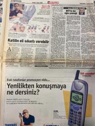 HÜRRİYET GAZETESİ DOĞUM GÜNÜ HEDİYESİ - 3 ŞUBAT 1999 -TAM TAKIM 38 SAYFADIR -Şenkal Atasagun-Abdullah Öcalan-Barış Manço-Ertuğrul Özkök-Emin Çölaşan-Sergen Yalçın-Moshoeu-Okan-Hagi-Toshack-Sami Sarıaloğlu-Vedat Okyar-Fevzi-Alpay-Del Solar-Erkan-Letchkov-Melike Demirağ-Nurhan Toköz-Yener Süsoy-Haldun Sevel-Helena Christensen-Meg Ryan  Hali perişan-Apo Mandela olamayacağını gördü-Barış Manço’ya hem halk hem devlet töreni-Bir soytarının sonu-19 Nisan sabahı-Apo’ya diplomatik abluka-Ortalık tozduman-Sergen Kadıköy’ü ayağa kaldırdı-Baliç ve Bolic Yarışta bizi sadece Galatasaray zorlar-Terim’le yeniden doğdum-Kartal tam yol-1 milyon mark uçtu-Siyasete 20 gün dayanabildi-Sayanora Barış Manço-Nane limondan şarkı-Yaşamından notlar-25 yılın sevilen şarkıları-Baştan çıkmaya hazır olun-İnternette aşk rekora gidiyor  Karikatür ismi: Güz Aral’ın karalama defteri-çizer: Güz Aral-Karikatür ismi: Ustura Kemal “Bin Yaşasın Gazi Paşa”-çizer: Haldun Sevel