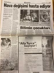 HÜRRİYET GAZETESİ DOĞUM GÜNÜ HEDİYESİ - 8 MAYIS 1999 -TAM TAKIM 44 SAYFADIR -Merve Kavakçı-Leyla Zana-Recai Kutan-Oktay Ekşi-Ertuğrul Özkök-Cavit Yurdaçan-Turan Yılmaz-Ara Güler-Aydın Doğan-Bülent Ecevit-Toshack-Hagi-Okan-Hakan Ünsal-Suat Kaya-Selim Serdar-Sadi Kemal Yaşar-Fatih Terim-Bayram Aydın-Vedat Okyar-Turgay Şeren-Cüneyt Tanman-Robbie Williams-Cuba Gooding Jr.-Annabella Sciorra-Robin Williams-Nilüfer-Seyhun Topuz-Reis Çelik-Heather Kozar-Hugh Hefner-Sakıp Sabancı-Mehmet Barlas  Merve FP’nin Zana’sı-Türban vampiri-ABD’ye mi dönüyor-Cimbom taraftarı Fener’i geçti-Ecevit ilk turda kimseye önermeyecek-Hagi’ye adım attırmayın-F.Bahçe’de Toni sesleri-Löw 6 oyuncu istedi-G.Saray Fener’i geçti-En okumuş taraftar Fener’de-G.Saray’da kongre günü-NBA’de play-off heyecanı Kanal D’de-Propaganda-What Dreams May Come-Sen Hiç Ateşböceği Gördün mü?-Nilüfer konseri-Çıplak Ten-Hoşçakal Yarın-Viagra sayesinde 4 kadınla beraber-Kaçırılan eserler bir bir dönüyor