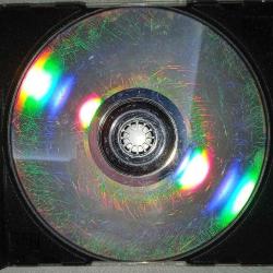 Cd Çelik, sevgilerimle albümü. Orijinal. 1998 sarı bandrollü dönem baskı. Dinlemeyi etkilemeyen yoğun çizikler var. Sorunsuz çalışıyor