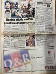HÜRRİYET GAZETESİ DOĞUM GÜNÜ HEDİYESİ - 27 OCAK 1999 -TAM TAKIM 36 SAYFADIR -Sedat Simavi-Akıl durduran iddia-Kutan-Ordu­muza en iyi niyetle bağlıyız-Oktay Ekşi-Anormal olan-Ertuğrul Özkök-Tansu Çiller-Cristian deneniyor-Toshack-Amokachi-Ersun Yanal-Faruk Süren-Popescu-Meriç Enercan-Salim Kaptan-Gordon Milne-Doğan Uluç-Ayhan Atakol-Emin Çölaşan-Halit Öztürkmen  Skandal kapıda-Din istismarı MGK gündemine geliyor-Suçu ekmek çalmak-Mapustaki çocuk-Araba devrilmeden-Telekom hata faturasını cebe çıkarttı-Anormal olan-Kavgayı askıya alan şarkı-Sibel’i yumuşatan arabesk nağmeler-Sergen Fenerbahçe’de-Kartal kapıyı açtı-Amokachi sürprizi-Para geldi isyan bitti-Baş döndüren trafik-Fener’in ilk onbiri belli-Sydney de zorda-Rus golcü sürprizi-Beşiktaş kapıyı açtı-Uçağın düşüş nedeni pilotların anlaşamaması-10 bin yıl işleyecek saat-Erbakan bitmiştir  Gremlins ￼