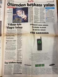 HÜRRİYET GAZETESİ DOĞUM GÜNÜ HEDİYESİ - 29 ARALIK 1998 -TAM TAKIM 38 SAYFADIR -Yalım Erez-Mesut Yılmaz-Tansu Çiller-Oktay Ekşi-Selma Demir-Sibel Sarıoğlu-Ahmet Yıldırım-Cüneyt Ülsever-Tugay-Hakan Şükür-Celalettin Bilgiç-Emre-Löw-Korkut Göze-Toshack-Oğuz Aral-Hülya Avşar-Hande Ataizi-Mesut Bahtiyar-Doğuş-Ayşe Arman-Akbaba Bekir Coşkun-Serkan Yiğit-Mine Yıldırım-Savaş Ay-Gajiana Manasiyan-Kristina  Kazığı durdurduk-Erez: İlk turda umutlarım arttı-Tansu Çiller’den ret-Plaka soygunu-Irak’ı İncirlik uçakları vurdu-Viagra yılbaşına yetişsin telaşı-Sohbete dalan dağcı iki kadın kayboldu-Tugay için Ajax devrede-Emre: Hocam git derse giderim-Otelde pazarlık-Löw tempo artıracak-Sergen kapıdan giremez-Her maça ayrı taktik-Yılbaşı sonrası bazıları yanacak-Sıcak Saatler albüm oluyor-Doğuş, burun ameliyatı oldu-Akbağ’dan yeni oyun-Deli değilmiş-Sekretere aşk kurşunu-Mahkeme tartışma kasetini izleyecek-4’ü de serbest-Adliyede pusu: Ana-oğul öldü-Onuncu köy-Bekir Coşkun  Karikatür: Oğuz Aral-Karalama