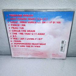 CD Katy Perry teenage dream albümü. Orijinal, Avrupa baskı. Dinlemeyi etkilemeyen çizikler var. Sorunsuz çalışıyor.