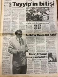 HÜRRİYET GAZETESİ DOĞUM GÜNÜ HEDİYESİ - 24 EYLÜL 1998 -TAM TAKIM 44 SAYFADIR -Recep Tayyip Erdoğan-Eyüp Aşık-Alaattin Çakıcı-Ertuğrul Özkök-Oktay Ekşi-Emin Çölaşan-Amokachi-İlyas Tüfekçi-Orhan Kaynar-Devrim Sağroğlu-Sadi Kemal Yaşar-Nihat İbadi-Mahsun Kırmızıgül-Bekir Coşkun-Serdar Turgut-Celine Dion-Murat Başaran  Siyasi hayatı bitti-Kaset depremi-İstifa kıskacında-Yılmaz: Eyüp Bey gereğini yapacaktır-Yeniden doğacağım-Trabzon’da sıkıyönetim-Dimas gelmiyor-Forma savaşı kızışıyor-Kokain gemisi-Mahsun’a gözaltı-Celine’e külot davası  Karikatür: Oğuz Aral-Karalama defteri-Recep Tayyip Erdoğan-Süleyman Demirel-Melih Gökçek-Abdullah Abdou-Faruk Kulin-Nazlı Ilıcak-Zeynep Atikkan-Sevim Koçoğlu-Gordon Mine-Mithrişah Safa  Tayyip’in bitişi-Mahkûm ettiren konuşma-Demirel: Hukuka herkes uyacak-Gökçek’ten Mandela benzetmesi-Abdou’ya Erdoğan’ın avukatı-Fazilet’in ‘Mükremin Abisi’-Karar Erbakan Hoca’yı rahatlattı-Bembeyaz kesildi-Küçüksöz: Güneydoğu’ya uzaktan bakmak yetmez-Şimdi moda kişiye özel ü