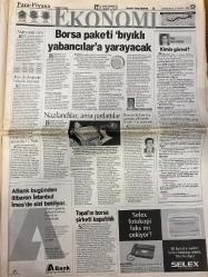 HÜRRİYET GAZETESİ DOĞUM GÜNÜ HEDİYESİ - 23 EYLÜL 1998 -TAM TAKIM 48 SAYFADIR -Alaattin Çakıcı-Eyüp Aşık-Bekir Coşkun-Oktay Ekşi-Süleyman Demirel-Mesut Yılmaz-Ertuğrul Özkök-Hakan Şükür-Emre-Sergen-Toshack-Gordon Milne-Gökhan Metin-Fuat Yaman-Ali Eren-İsmail Er-Burhan Felek-Emin Çölaşan-Salih Neftçi-Noyan Doğan  Çakıcı’ya ‘kaç’ diyen ANAP’lı bakan-Hürriyet’ten Aşık’a çağrı-Türbanla başlar-Ecevit: İstismar etmeyin-Yılmaz’a sitem-Fener’in Dimas seferi-Tarih beni yazacak-Fatih hocam ikinci babam-Bravo Sergen-Toshack kükredi-Amokachi’ye özel program-Futbolum yakışıklı-Kanal D 5 yaşında-Borsa paketi ‘bıyıklı yabancılar’a yarayacak-Kimin görevi-Nazlandılar ama patlattılar-Topal’ın borsa şirketi kapatıldı
