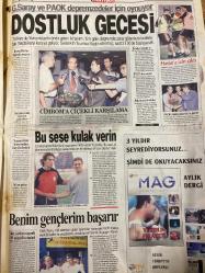 HÜRRİYET GAZETESİ DOĞUM GÜNÜ HEDİYESİ - 2 EYLÜL 1999 -TAM TAKIM 34 SAYFADIR -Süleyman Demirel-Metin Sertoglu-Rıdvan Pirinçcioğlu-Osman Öcalan-Ertuğrul Özkök-Hasan Cemal-Fatih Terim-Bülent Korkmaz-Tousounidis-İlhan Söyler-Rıdvan Dilmen-Kemalettin-Murat Yakın-Preko-Hakan Şükür-Ali Eren-Abdullah-Rüştü-Alpay-Vedat Okyar-Fahrettin Curoğlu-Briegel-Oktay-Erkan-Süleyman Seba-Bahattin Beyhan-Fethi Toker-Aydın Candağan-İbrahim Arkan  Çankaya vatandaşı dinledi Veto-Japon farkı-Vetoya götüren 3 kişi-PKK’dan silah bırakma kararı-Dostluk gecesi-Bu sese kulak verin-Benim gençlerim başarır-Çeker giderim-Dilmen takipte-Kral korkuttu-Milli jest-Denizli’nin 3 Aslanı-Kartal’a son panzer-2 yıldır satıldım-Toshack en iyi 10’da-Yerleştirme hatası yokmuş-Değerlendirme yeniden yapılsın-Depremzedeye bütün okullar açık olacak