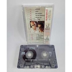 Kaset Ayna şarkılar Albümü. Kartonetin bazı yerlerinde yıpranma ve ayrılma var. Kaset sorunsuz çalışıyor.