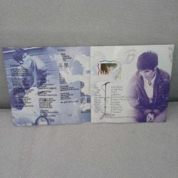 CD Naşide Göktürk Yüreğim hala rehin. Orijinal. kırmızı bandrollü dönem baskı albüm. kartonetin sayfalarında yıpranma ve dinlemeyi etkilemeyen çizikler var. Disk 10 üzerinden 8,5 sorunsuz çalışıyor