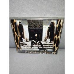 Cd yngwie malmsteen. Kartonet ve Cd FARKLIDIR. Kartonet facing the animal albümüne ait. Cd ise the yngwie malmsteen collection albümüne aittir. Bu duruma göre alım yapınız lütfen