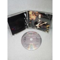 Cd yngwie malmsteen. Kartonet ve Cd FARKLIDIR. Kartonet facing the animal albümüne ait. Cd ise the yngwie malmsteen collection albümüne aittir. Bu duruma göre alım yapınız lütfen