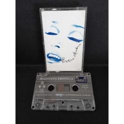 Kaset Madonna Erotica albümü. Orijinal. Kartonet bir yerinden kopuk fakat eksiği yok. Kaset sorunsuz çalışıyor.