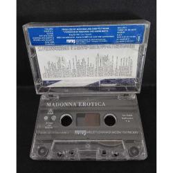 Kaset Madonna Erotica albümü. Orijinal. Kartonet bir yerinden kopuk fakat eksiği yok. Kaset sorunsuz çalışıyor.