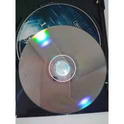Dvd Harry Potter ve Zümrüdüanka yoldaşlığı. orijinal. Türkçe dublaj ve altyazı seçenekli. 2 diskli özel versiyon. Disklerde çalışmasına engel olmayan çizikler var.