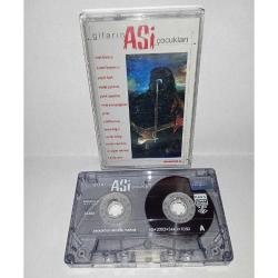 Kaset Gitarın Asi çocukları  1 Cem Karaca– Dadaloğlu 2 Kazım Koyuncu– Anılar Düştü 3 Yaşar Kurt– Beyoğlu 4 Vedat Sakman– Seninle Olmadan 5 Yırtık Uçurtma– Çığlık 6 Nejat Yavaşoğulları– Haydi 7 Jehat– İmdat 8 Cahit Berkay– Dörde Özlem 9 Taner Öngür– Uzaya Bak 10 Serdar Öztop– Kalabalığın Ortasında 11 Tarkan Mumkale– Kim İçin 12 Armağan Sönmez– Biter Miyiz 13 H. Cihat Örter*– Çağın Ölümü